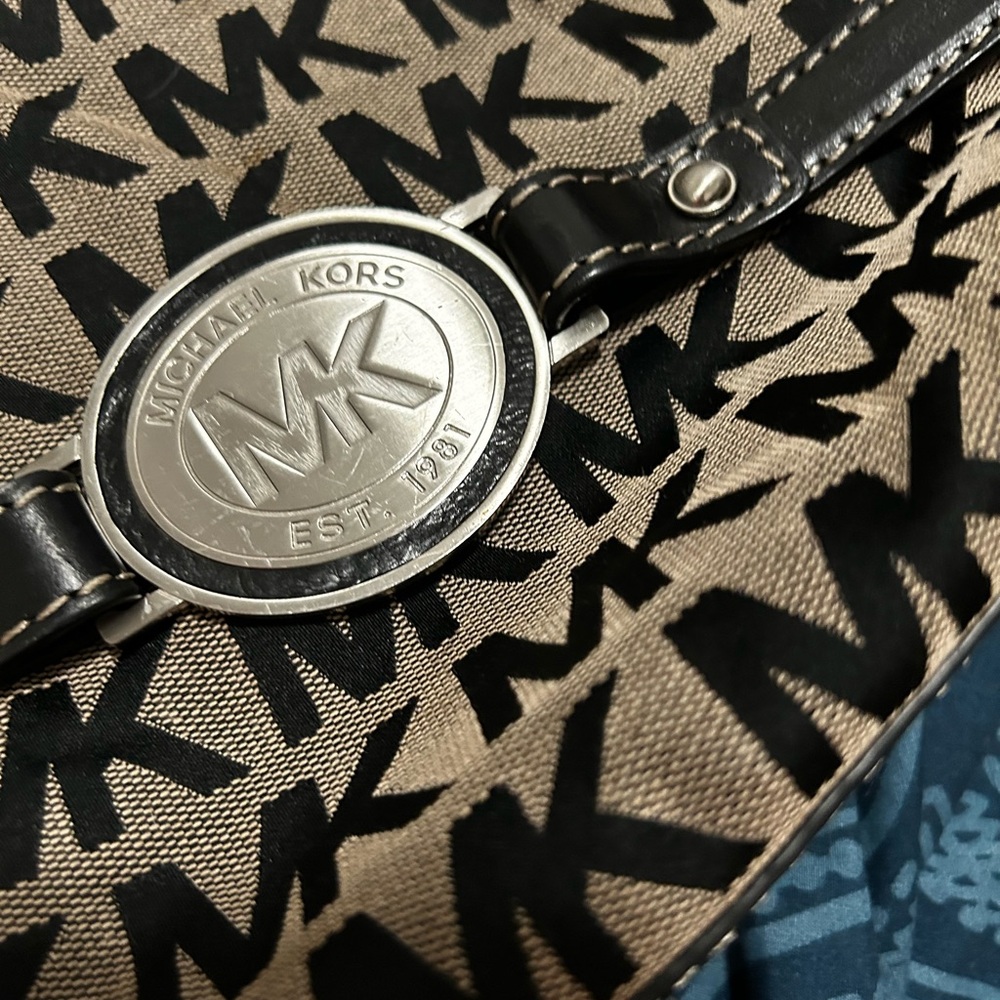 Michael Kors Monogram Bag - Picture 5 of 10